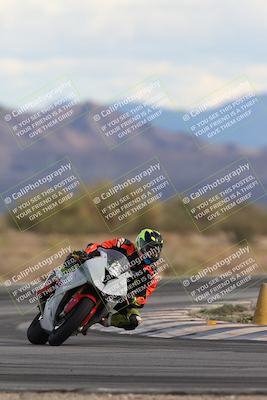 media/Nov-16-2025-Race Pace (Sun) [[8c5fa54630]]/Non Verified Riders (1st 20 Minutes)/5-Turn 15 (110pm)/